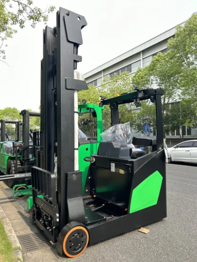 China-Manufacturer-Direct-Export-Hangcha-Cqd14-AC5h-a-Series-1-4-Ton-AC-Electric-Reach-Truck-Custom-Lifting-Height-Side-Shift-Attachment-Optional