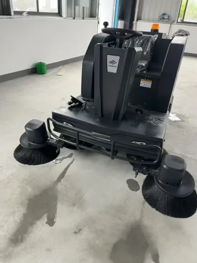 Hangcha-B1350-Lithium-Battery-Ride-on-Floor-Sweeper-Industrial-Driving-Road-Sweeping-Machine-Warehouse-Factory-Parking-Lot-Floor-Cleaning-Equipment
