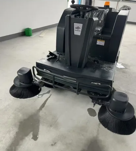 Hangcha-B1900-Lead-Acid-Ride-on-Floor-Sweeper-Automatic-Dust-Collection-Driving-Sweeper-Low-Noise-Cleaning-Machine-for-Workshop-Mall-Community-Street (1)