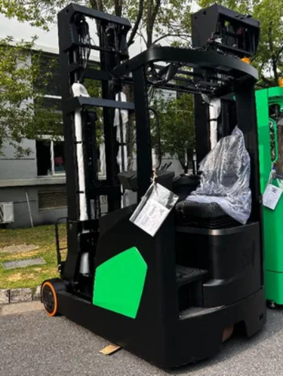 Hangcha-Cqd12-AC5h-a-Series-1200kg-AC-Battery-Seated-Reach-Truck-for-Narrow-Rack-Warehouse-Supermarket-Textile-Electronic-Factory-Pallet-Stacking-Work