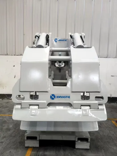 High-Strength-360-Degree-Rotation-Custom-Paper-Roll-Clamp-Durable-Forklift-Attachment-for-Paper-Roll-Lifting-Handling (1)