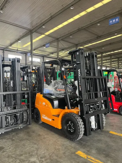 Hot-Selling-Export-Model-Hangcha-Cpd15-Xey2ha-Si-Custom-Color-and-Mast-Height-Durable-Lithium-Electric-Counterbalance-Forklift (1)